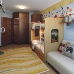 Dizajn dječje sobe za dvoje heteroseksualne djece kombinirani krevet u dva sloja