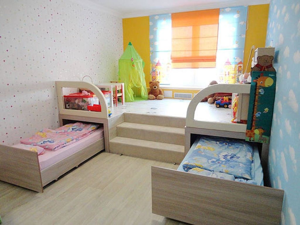 Dizajn dječje sobe za dvoje heteroseksualne djece koja transformiraju krevete