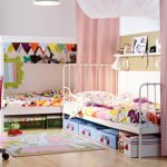Dizajn dječje sobe za dvoje djece različitog spola s nadstrešnicom