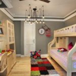 Dizajn dječje sobe za dvoje heteroseksualne djece u gradskom stanu