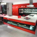 idée d'une photo de cuisine rouge intérieur lumineux