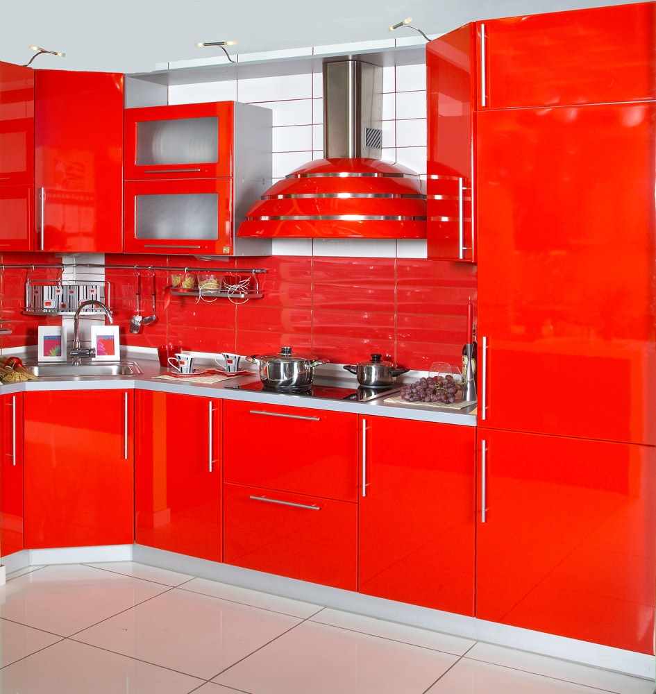 un exemple d'un style inhabituel de cuisine rouge