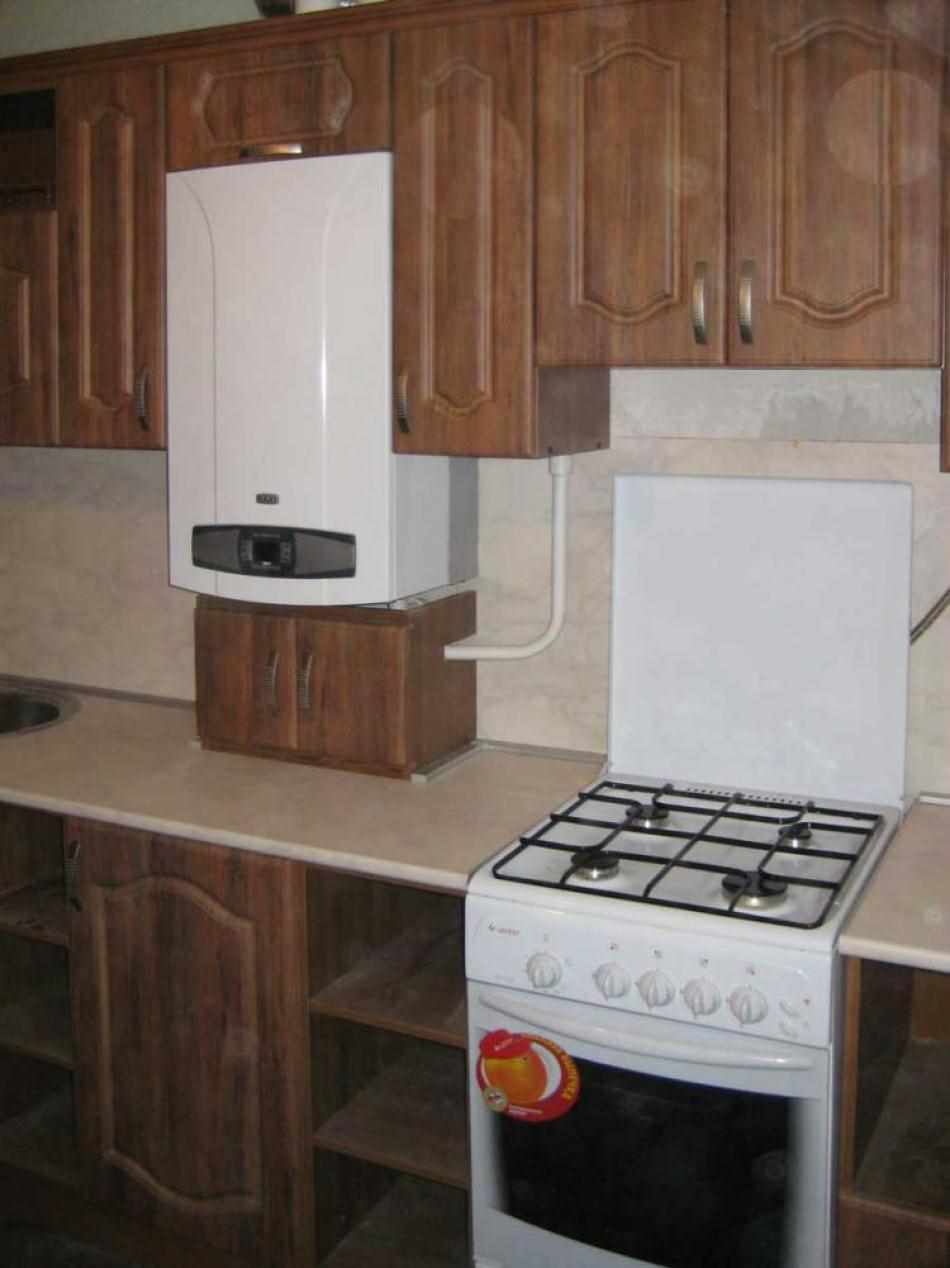 l'idée d'un bel intérieur de cuisine avec une chaudière à gaz