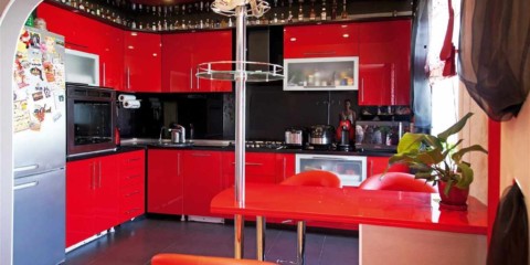 versie van het ongewone decor van de rode keukenfoto