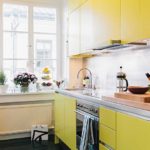 Sarı cepheli kompakt mutfak