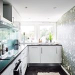Dizajn kuchyne bez záclon na okne