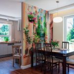 Bright wallpaper on the partition in the kitchen-dining room