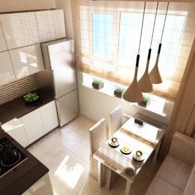 Mažos virtuvės su kampų komplektu dizainas