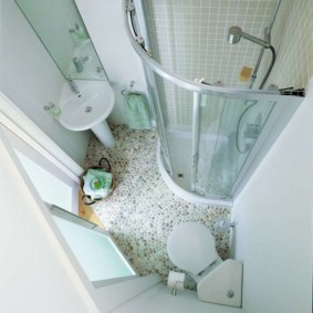 Square shaped bathroom interior