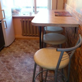 Compact dining group for the kitchen