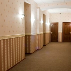apartmanın iç fotoğraf koridorunda kombine duvar kağıdı