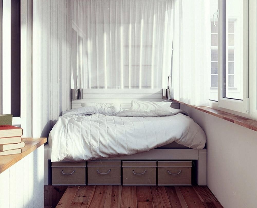 İki odalı bir dairede ısıtmalı bir sundurmada yatak