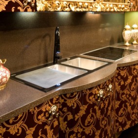 โต๊ะทำจากหินเทียมในการออกแบบประเภทห้องครัว