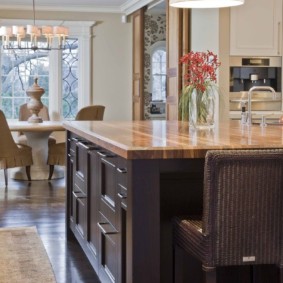 โต๊ะทำจากหินเทียมในรูปภาพการออกแบบห้องครัว
