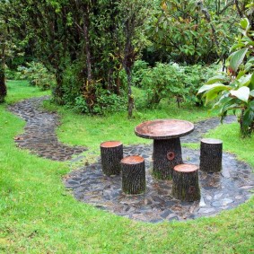أثاث الحدائق مصنوعة من جذوع خشبية