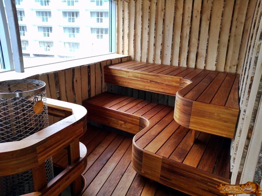 Drevené stany v balkónovej saune
