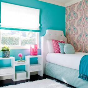 Plavi zidovi u dječjoj spavaćoj sobi