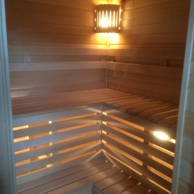 Decoratieve verlichtingsplanken in de sauna
