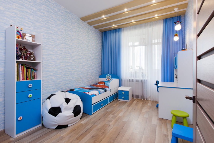 Plave fasade na dječjem modularnom namještaju