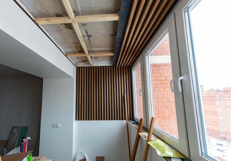 Finishing the ceiling of the attached balcony with slats