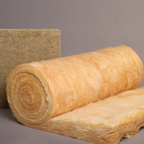 Mineral wool for warming the walls of a home sauna