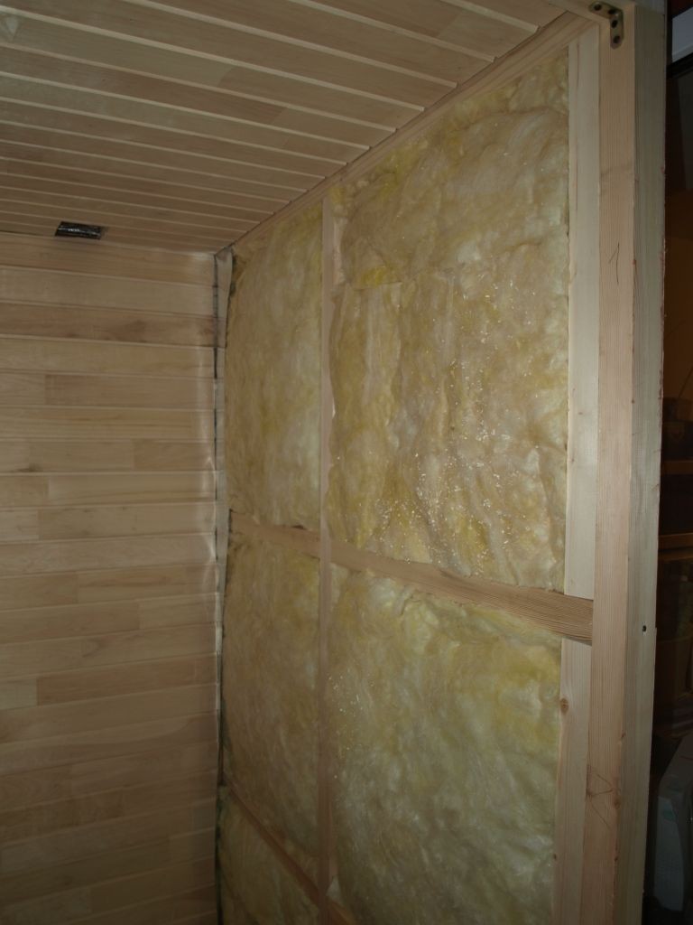 Mineral wool mats on the wall of the balcony sauna