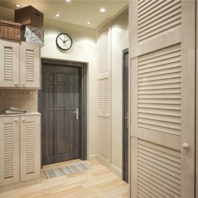 armoire avec portes battantes pour les idées d'idées de couloir